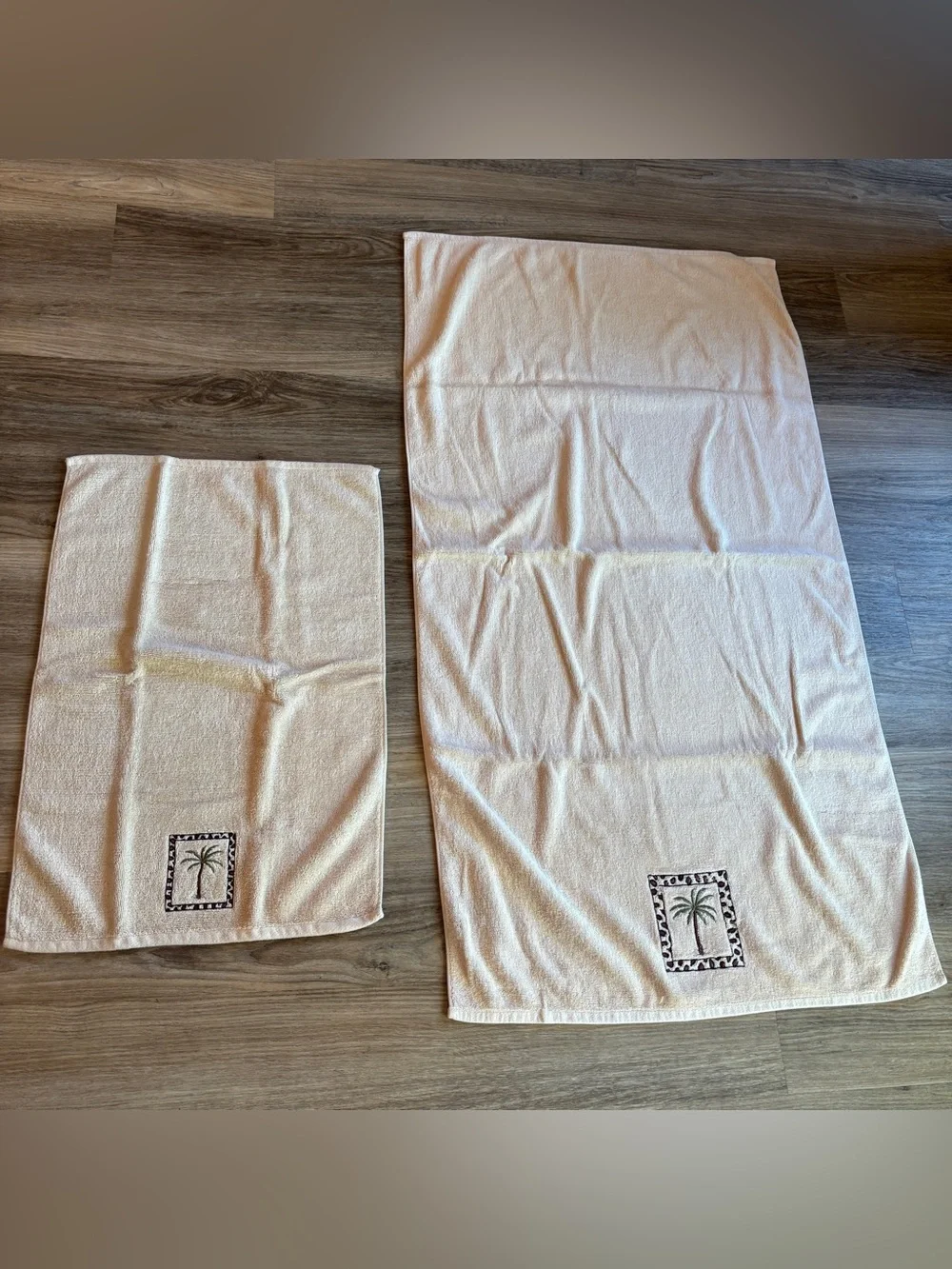 Avanti EMB Palm Tree Terry Towel Set Beige Tropical Animal Print Border Set of 2